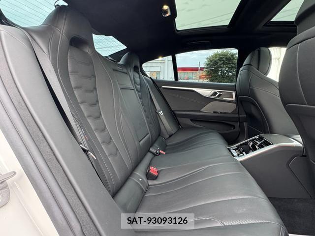 Bmw 8 SERIES 2023-04 7215353-19