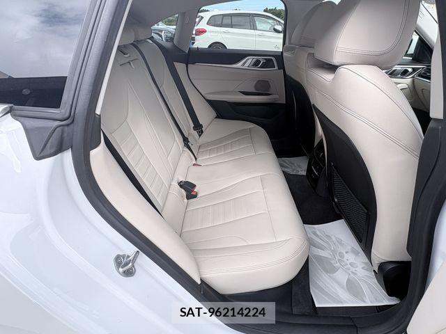 Bmw i4 2022-06 8437962-10