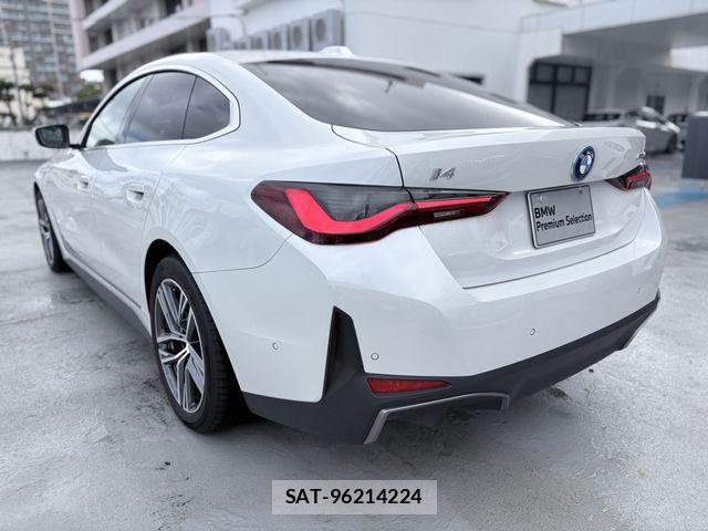 Bmw i4 2022-06 8437962-2