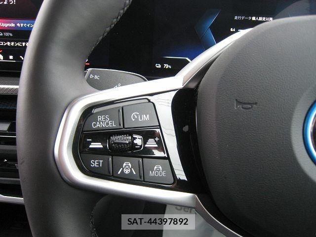 Bmw i4 2025-10 8523769-11