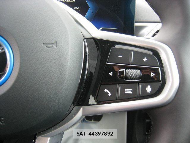 Bmw i4 2025-10 8523769-12