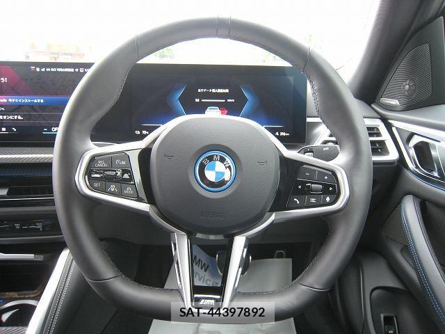 Bmw i4 2025-10 8523769-13