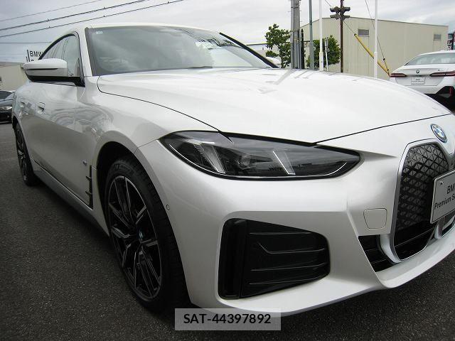 Bmw i4 2025-10 8523769-24