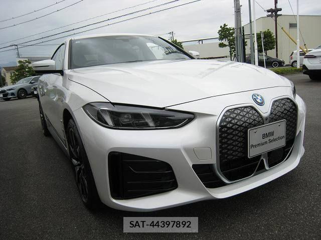 Bmw i4 2025-10 8523769-25