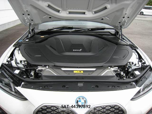 Bmw i4 2025-10 8523769-27