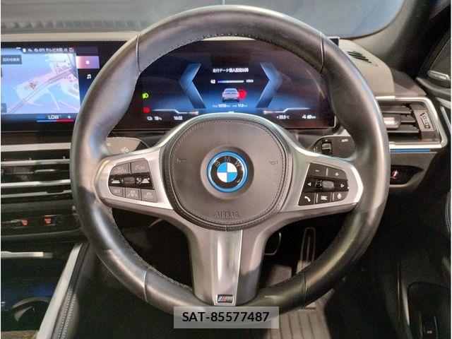 Bmw i4 2022-12 8625995-16