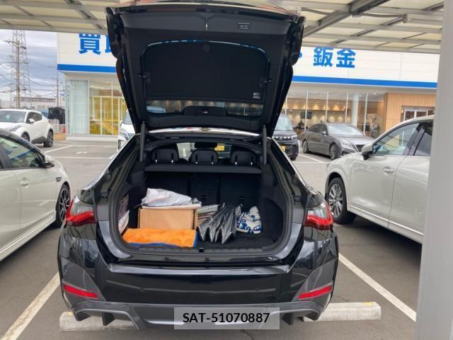 Bmw i4 2023-10 8779622-10