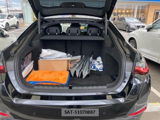 Bmw i4 2023-10 8779622-11