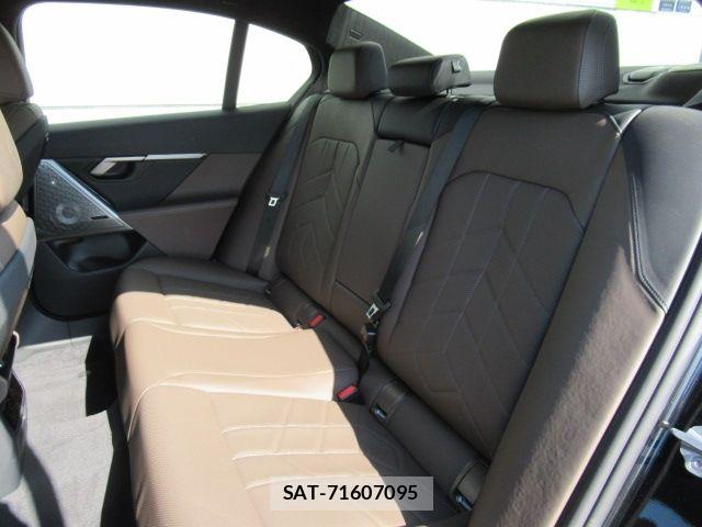 Bmw i5 2025-09 6675179-13