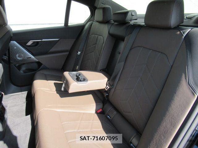 Bmw i5 2025-09 6675179-14