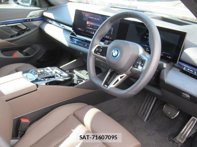 Bmw i5 2025-09 6675179-17