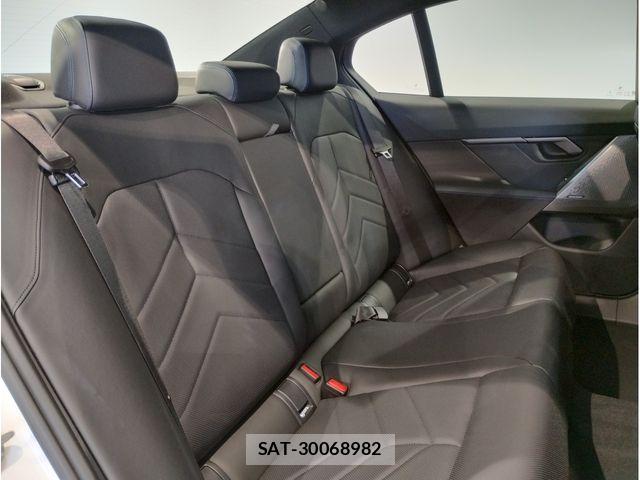 Bmw i5 2025-08 7960677-11