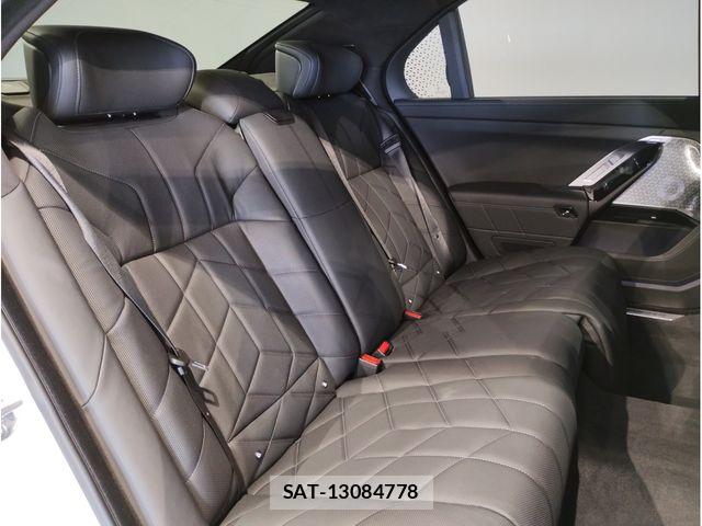 Bmw i7 2025-05 7215351-13
