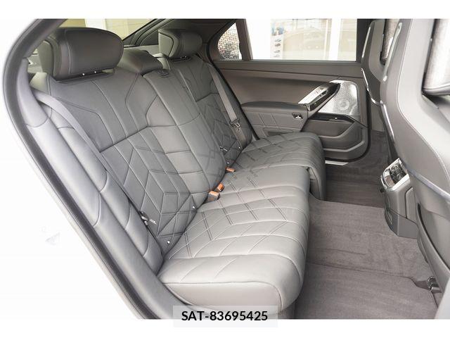 Bmw i7 2025-08 7325954-11