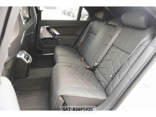 Bmw i7 2025-08 7325954-13