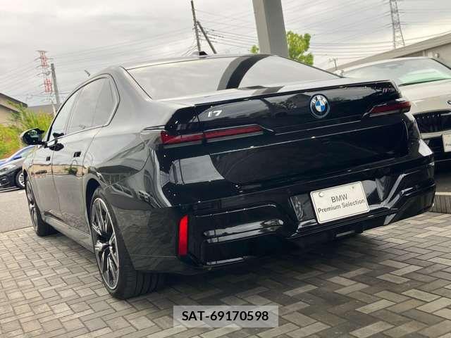 Bmw i7 2025-06 8206599-10