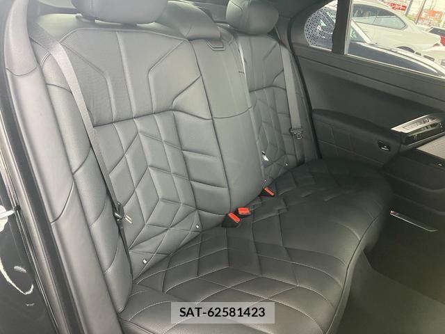 Bmw i7 2025-06 8335074-12