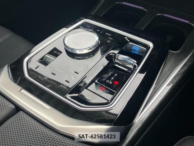 Bmw i7 2025-06 8335074-13