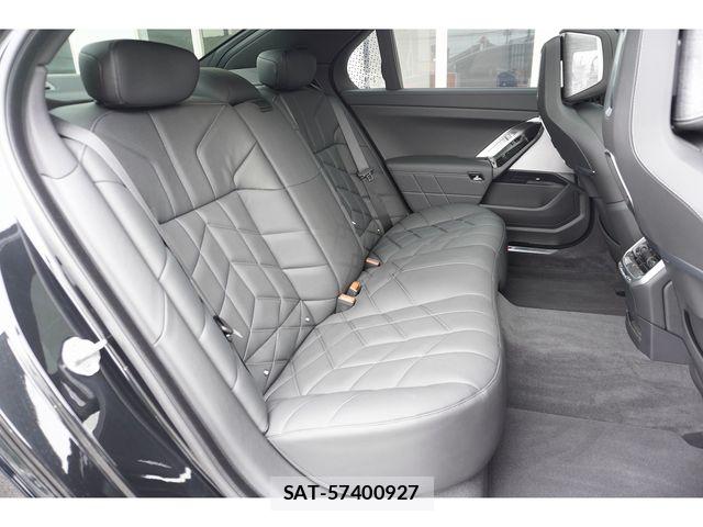 Bmw i7 2025-09 8334981-19