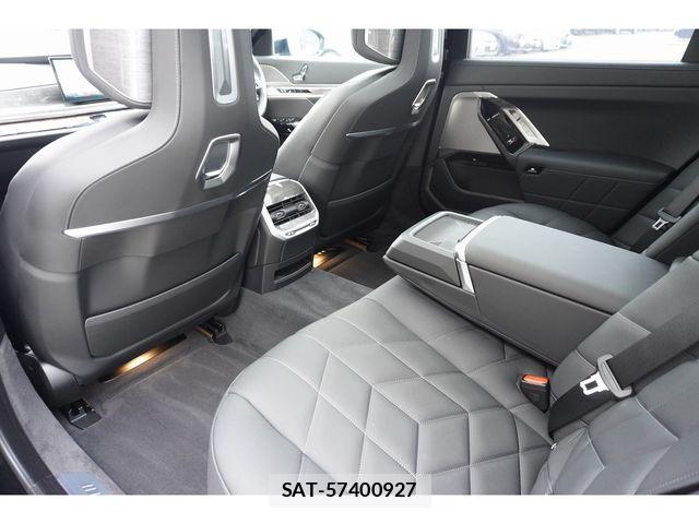 Bmw i7 2025-09 8334981-21