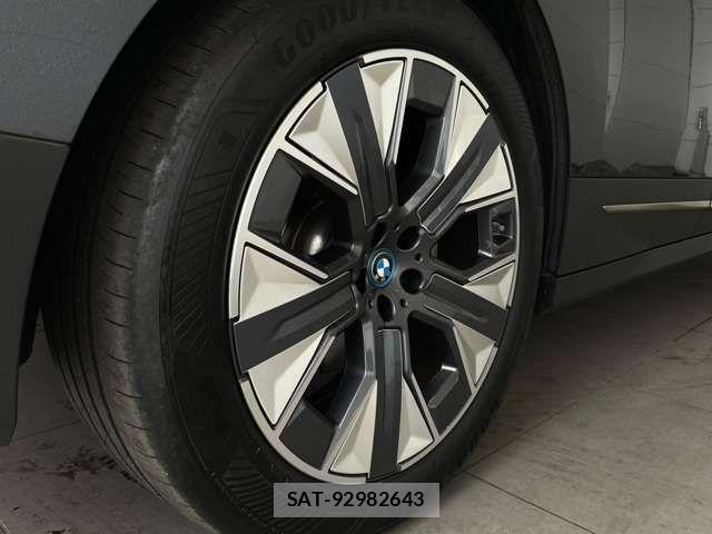Bmw IX 2022-01 207811-9