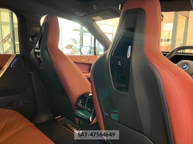 Bmw IX 2025-10 7960678-11