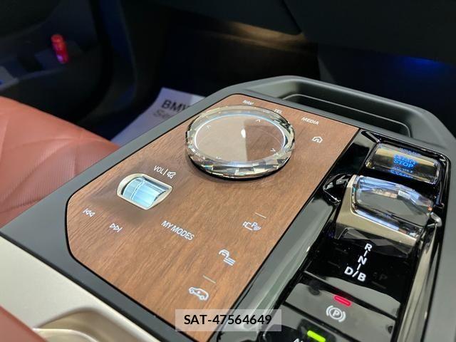 Bmw IX 2025-10 7960678-17