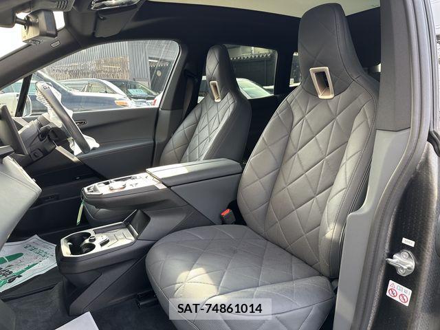 Bmw IX 2023-06 8098272-11