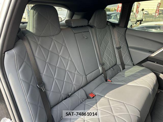 Bmw IX 2023-06 8098272-13