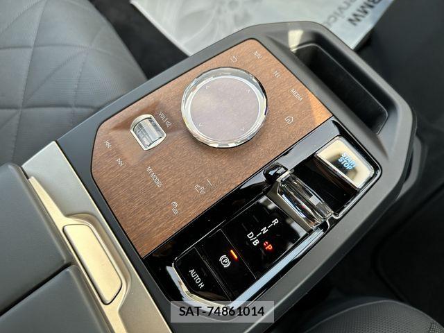 Bmw IX 2023-06 8098272-17
