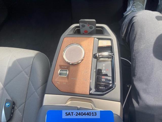 Bmw IX 2022-11 8244710-16