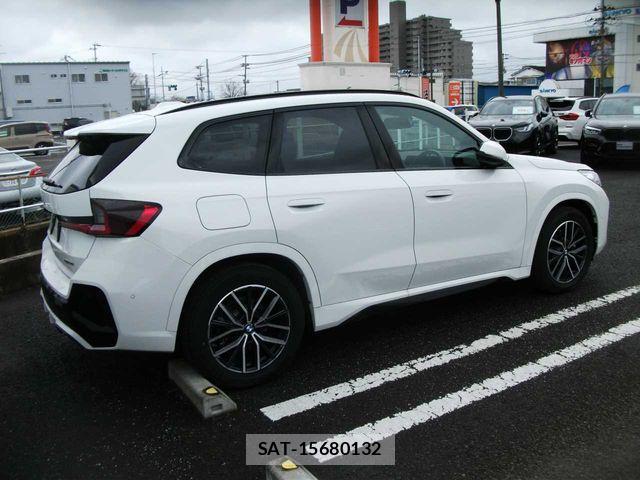 Bmw iX1 2025-10 5860651-2