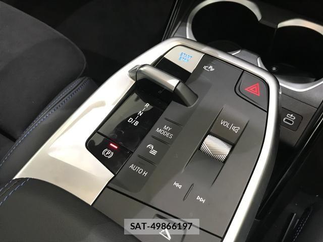 Bmw iX1 2025-12 7960680-17