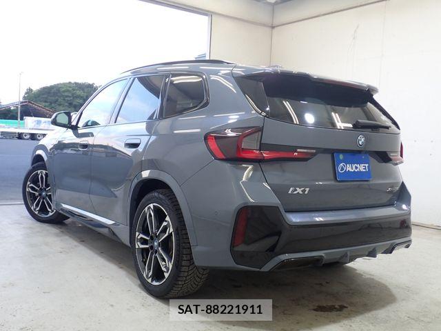 Bmw iX1 2023-10 8313369-2