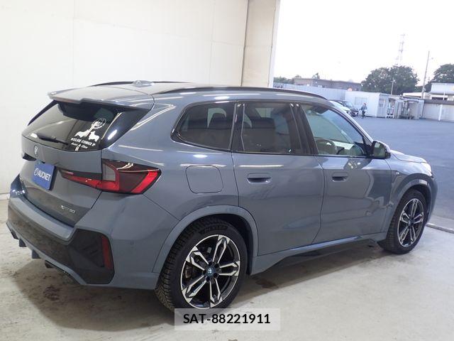 Bmw iX1 2023-10 8313369-6