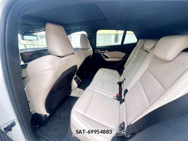 Bmw iX2 2025-04 8523770-12