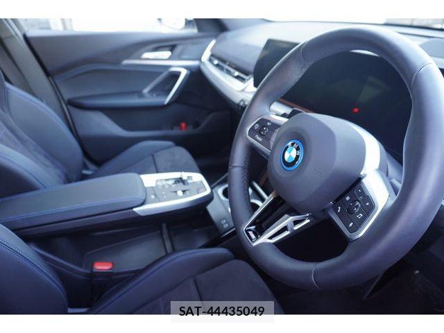Bmw iX2 2026-04 8625998-10