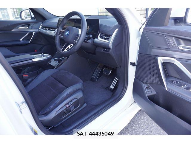 Bmw iX2 2026-04 8625998-11