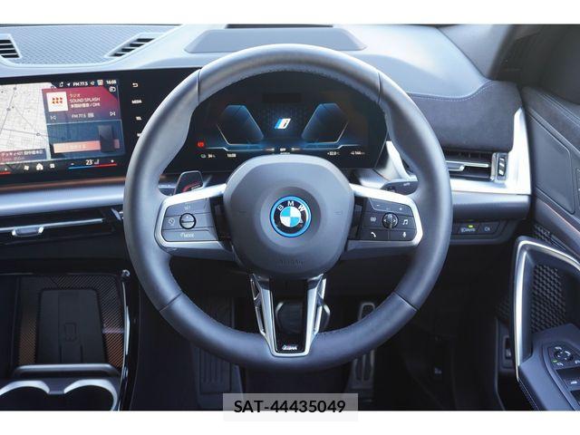 Bmw iX2 2026-04 8625998-16