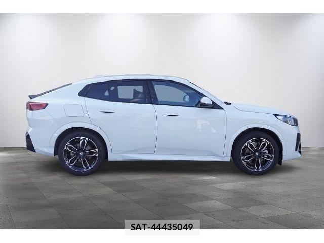Bmw iX2 2026-04 8625998-5