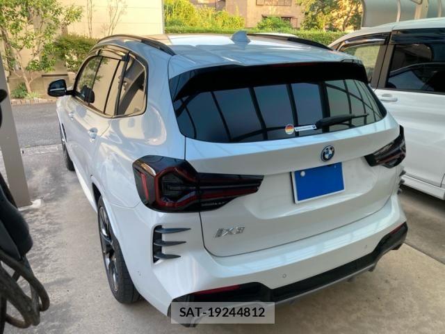 Bmw iX3 2023-06 8335076-2