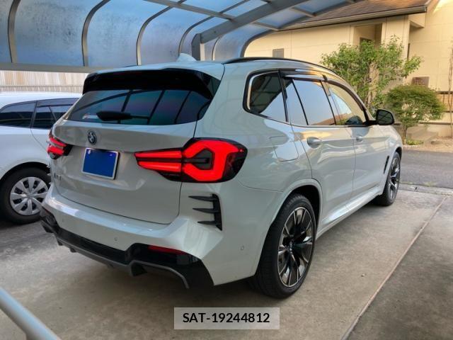 Bmw iX3 2023-06 8335076-3