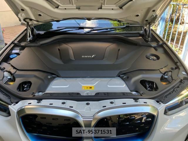Bmw iX3 2022-07 8371474-10