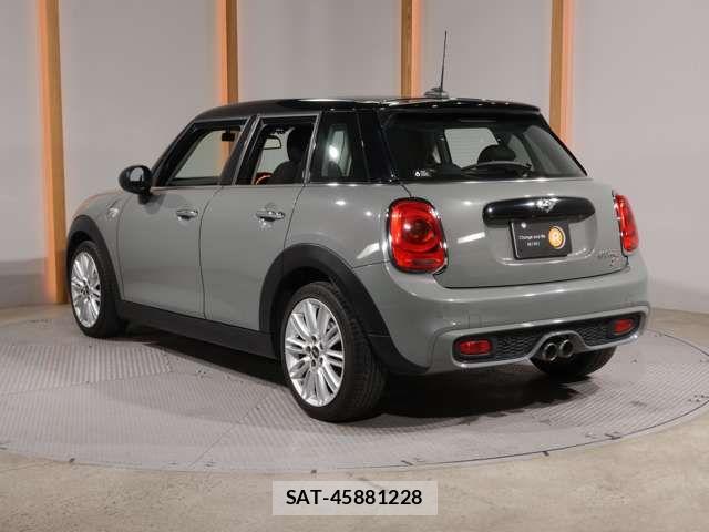 Bmw MINI 2018-02 7215451-9