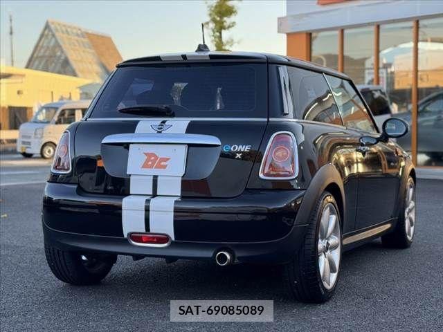 Bmw MINI 2010-06 1411547-12