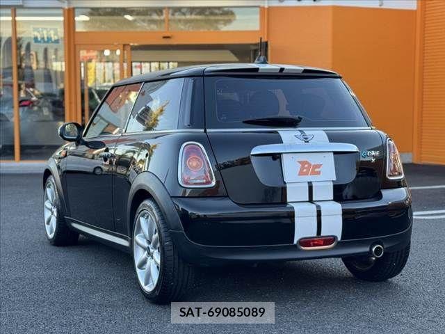 Bmw MINI 2010-06 1411547-14