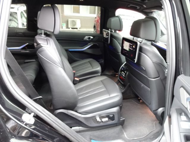 Bmw X7 2022-03 758755-18