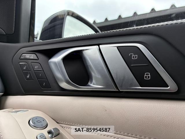 Bmw X7 2023-03 7215607-26
