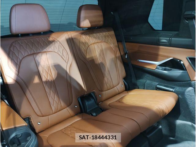 Bmw X7 2023-03 7215615-11