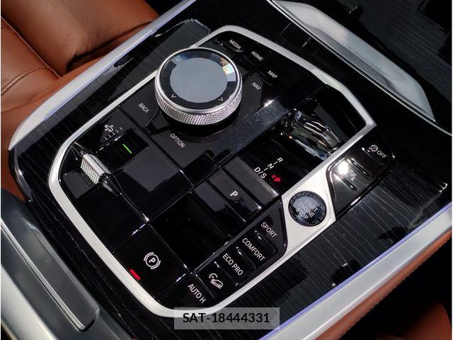 Bmw X7 2023-03 7215615-19